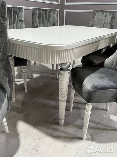Комплект стол и стулья. В наличии