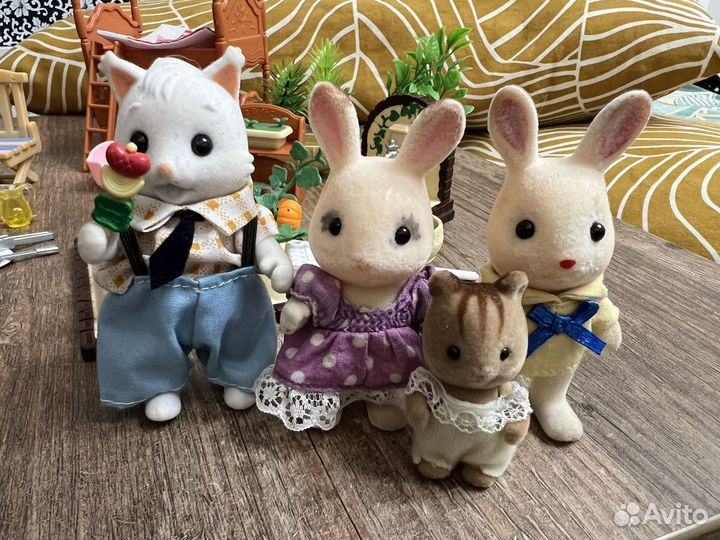 Sylvanian families зайцы, бурундук, мебель, огород