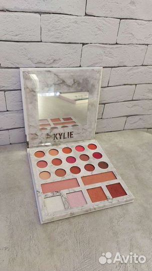 Тени Huda Beauty