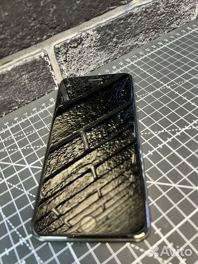 iPhone 8 Plus, 64 ГБ