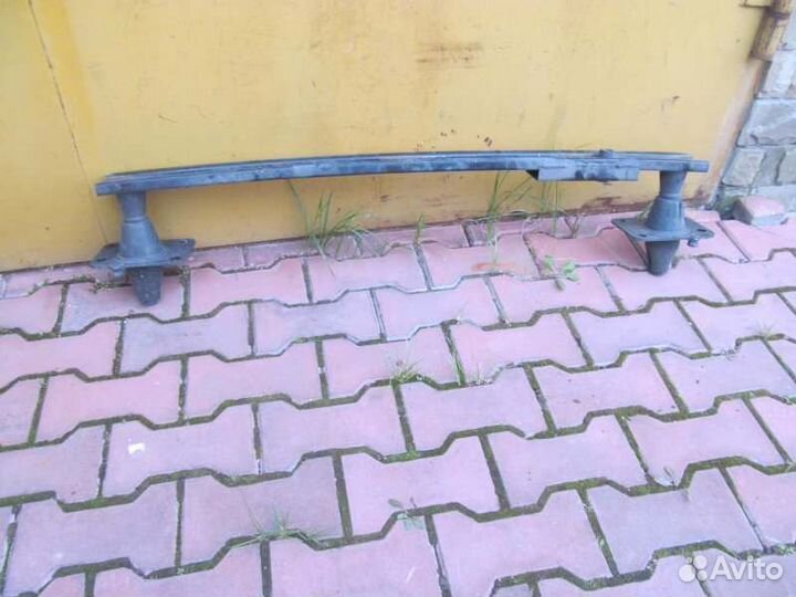 Усилитель переднего бампера передний Peugeot 3008