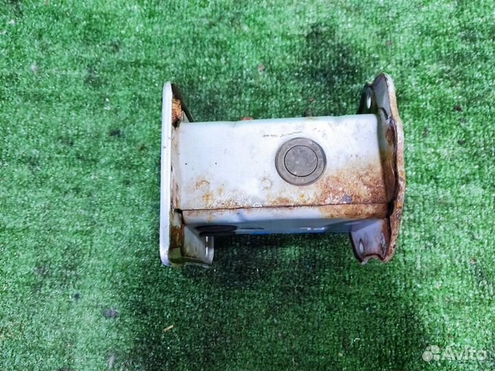 Кронштейн усилителя бампера KIA ceed (ED) 2010