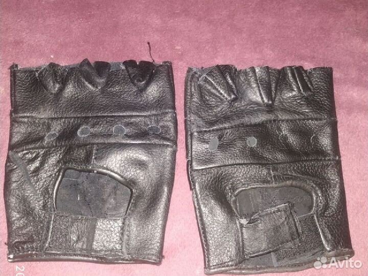 Мужские кожаные перчатки без пальцев