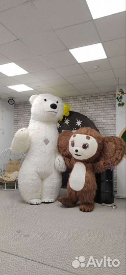 Белый медведь мишка и Чебурашка. Аниматоры
