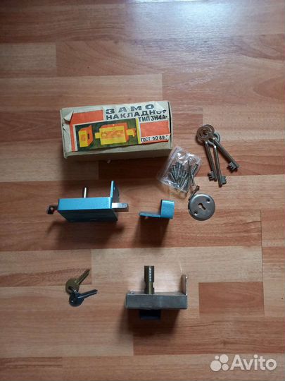 Замок дверной накладной