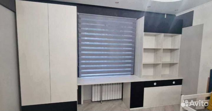 Рабочая зона в углу у окна