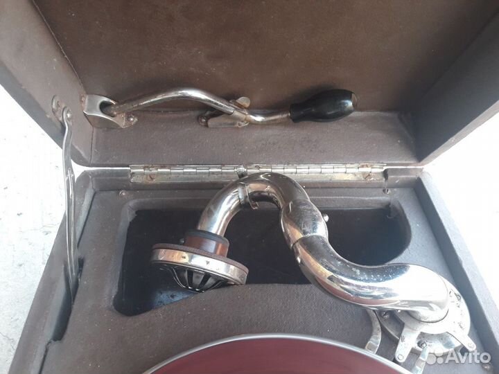 Патефон завода 