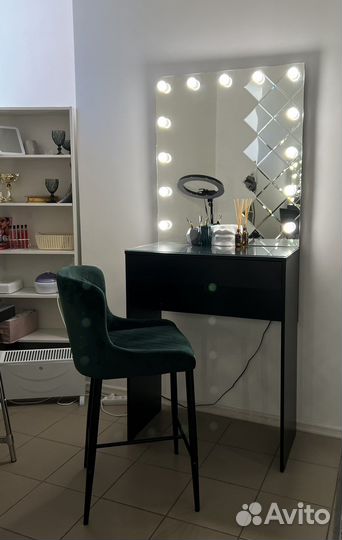 Туалетный столик (гримёрное зеркало)