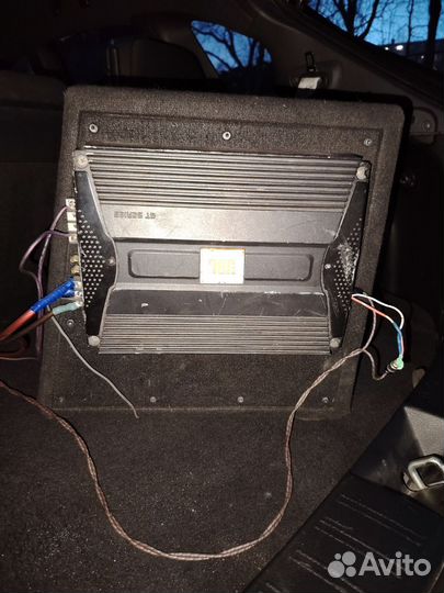 JBL сабвуфер с усилителем