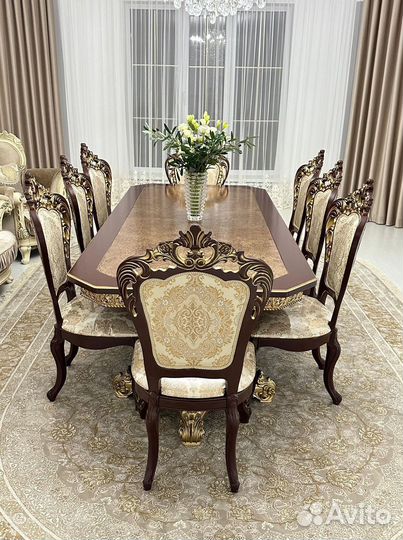 Стол обеденный. В наличии