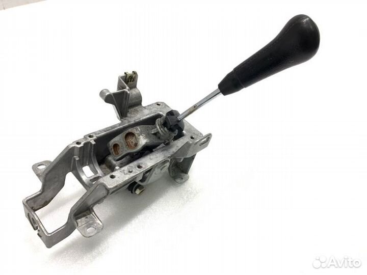 Ручка кпп Audi A6 C4 AAT / 2500CC / 115HP / 85KW