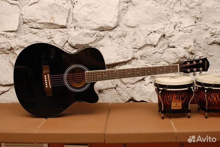 Электроакустическая гитара (Аксессуар в подарок)
