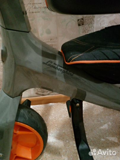 Продам детский велосипед 3-колесный с ручкой