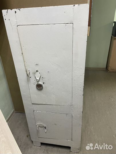 Сейф металлический