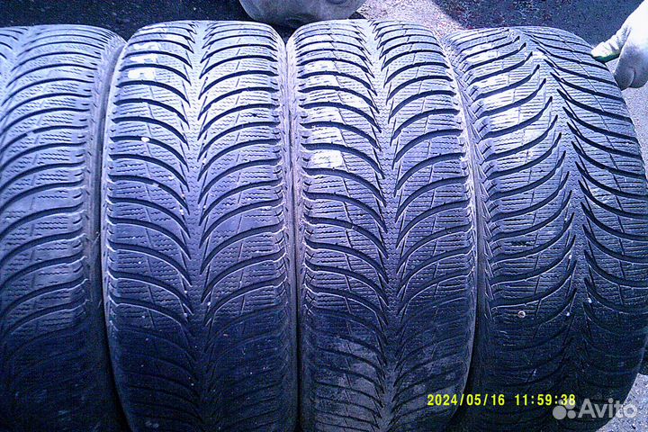 Goodyear UltraGrip Ice+ 215/55 R17