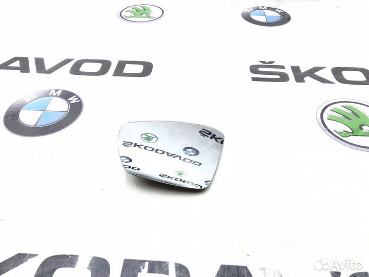 Зеркальный элемент левый Skoda Octavia A7 (5E) 1.6