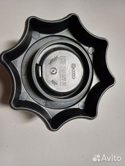 Болт крепления запасного колеса VAG 1K0803899B