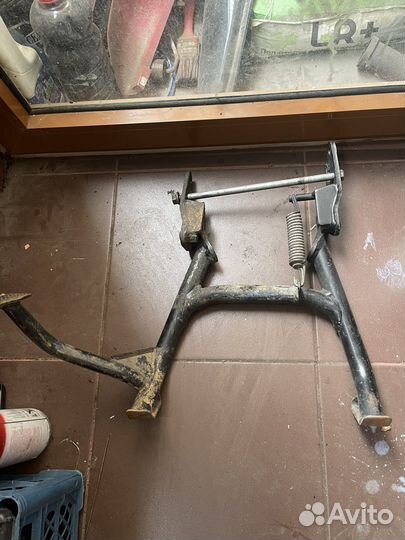 Центральная подножка Ducati