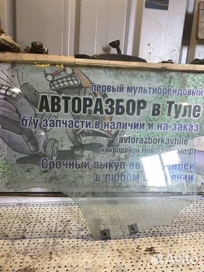 Стекло двери заднее правое Renault Sandero 1 Stepw