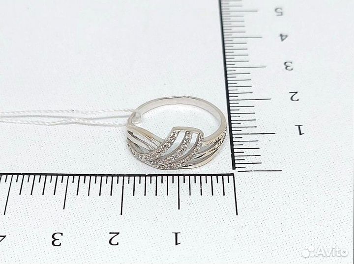 Золотое кольцо с фианитами 17р