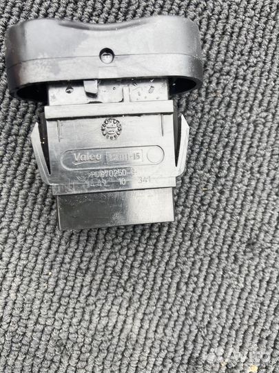 Кнопка центр замка Renault Logan sandero