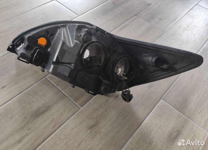 Фара правая Ford Focus 2
