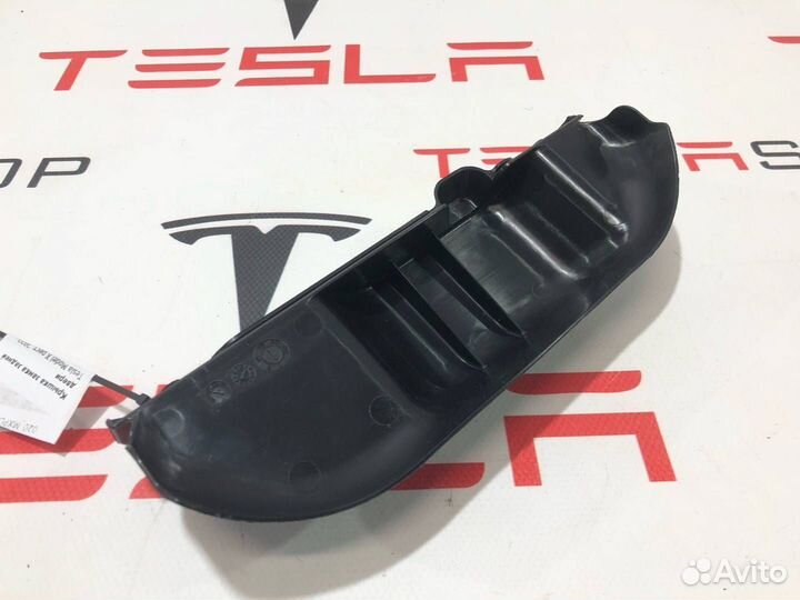 Крышка замка задней двери Tesla Model X рест. 2022