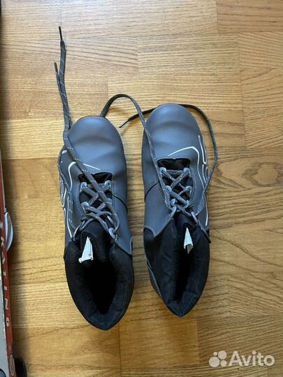 Ботинки лыжи и лыжероллеры