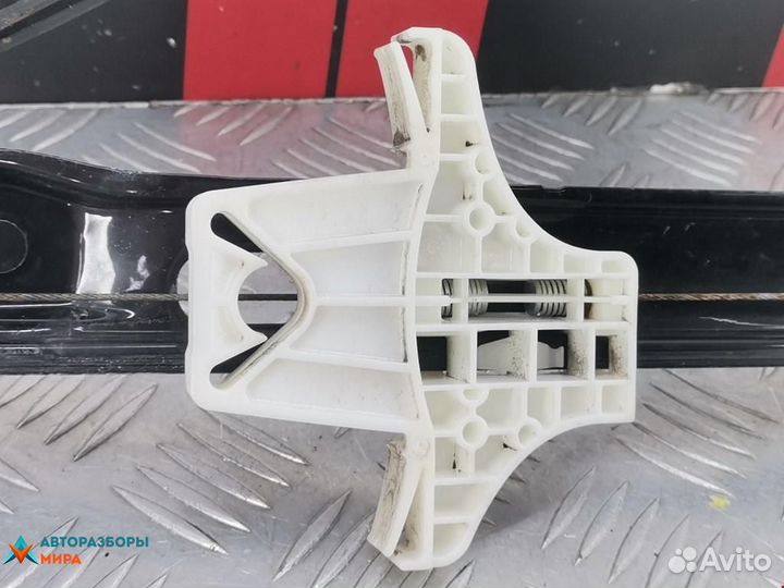 Стеклоподъемник Skoda Rapid 2015