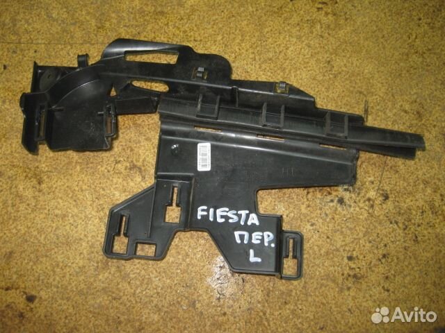 Кронштейн замка переднего левого Ford Fiesta mk6