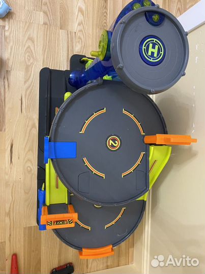 Большая парковке elc