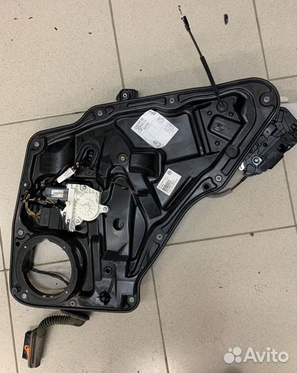 Стеклоподъемник задний правый VW Tiguan 2007-2016