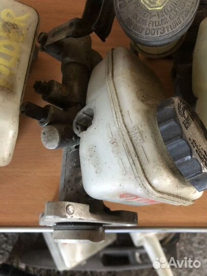 Главный тормозной цилиндр toyota crown 141