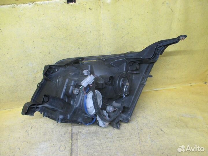 Фара Toyota Noah ZRR70W (Правое)