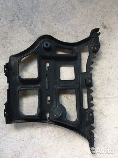 Кронштейн с трещиной зад бампера правый BMW E90