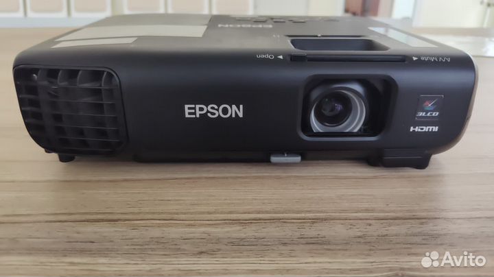 Проектор Epson 3LCD H555B