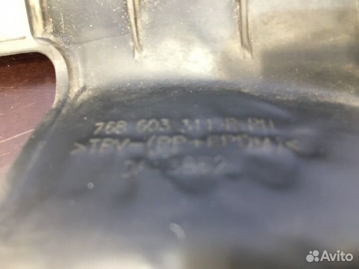 Уплотнитель крыши правый Renault Duster 2