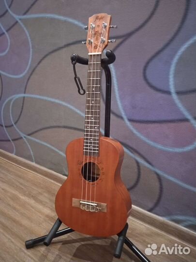 Электроакустическая укулеле тенор Flight