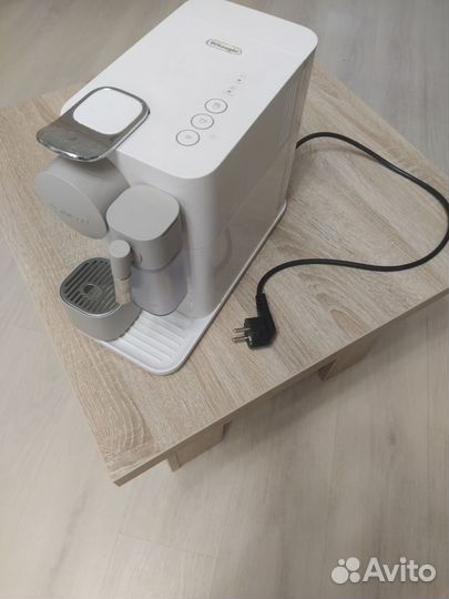 Капсульная кофемашина DeLonghi Lattissima