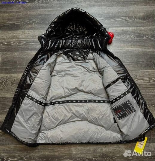Пуховик Stussy с глянцевым блеском