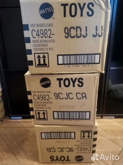 Коробка Hot wheels 72 штуки, разные модели