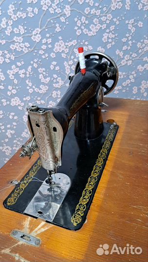 Швейная машинка ножная