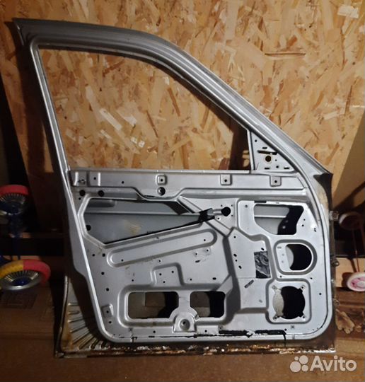 Передняя левая дверь Лада Приора