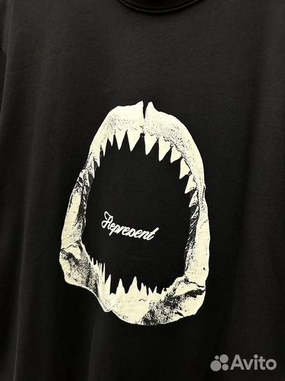 Футболка represent shark