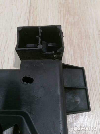 Вентилятор радиатора охлаждения двигателя диффузор