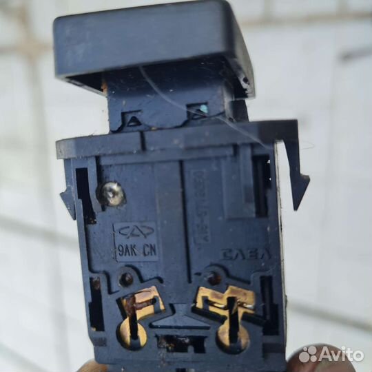 Кнопка аварийной сигнализации Chery Amulet 15