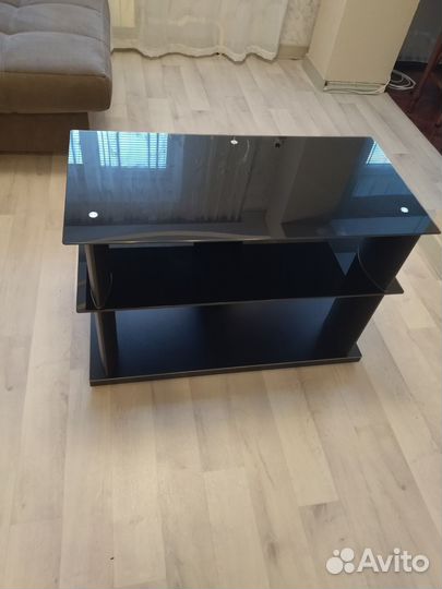Стеклянная тумба под тв