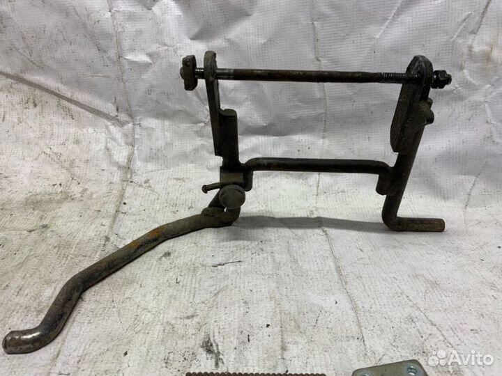 Центральная подножка Suzuki Lets 2 NEW