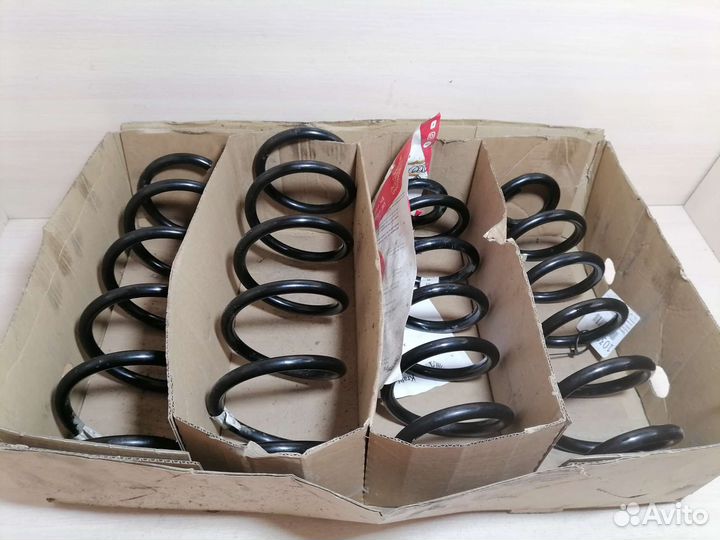 Пружина передняя на Audi A4 B9 8W0411105CM