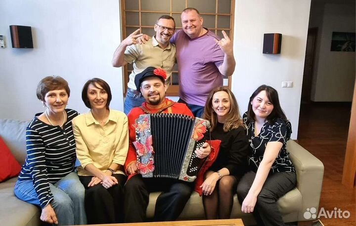 Баянист певец на праздник